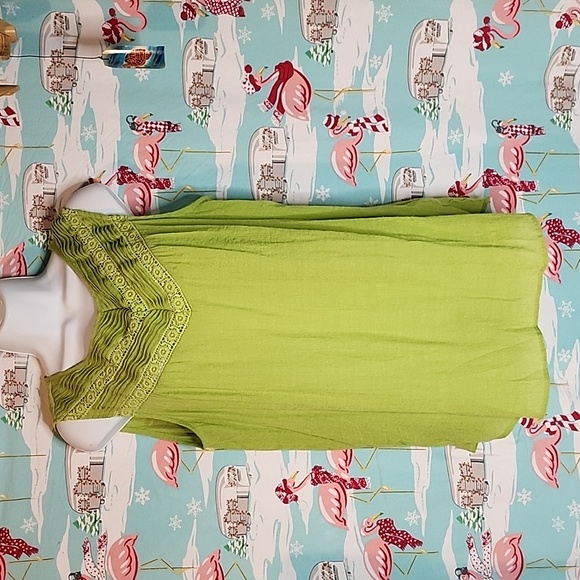 Fundamental Things Tops - Fundamental Things size XL embroidered front V neck sleeveless top